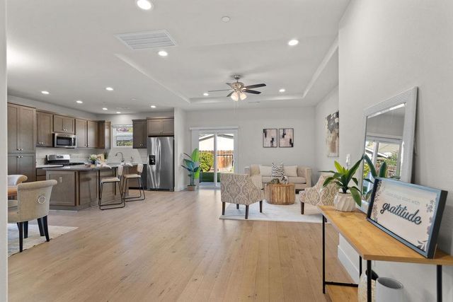 1972 Sugar Pine Dr, Oakdale, CA 95361