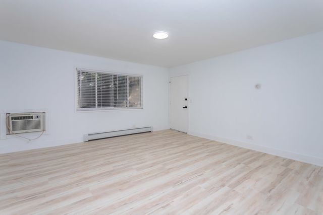 2406 Algonquin Road 4, Rolling Meadows, IL 60008