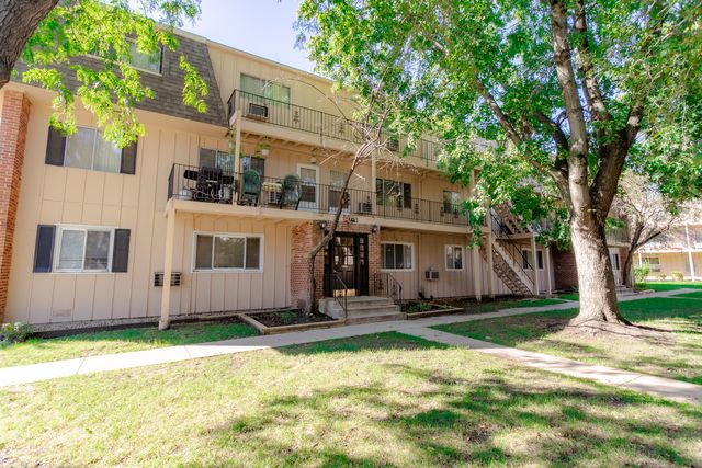 2406 Algonquin Road 4, Rolling Meadows, IL 60008