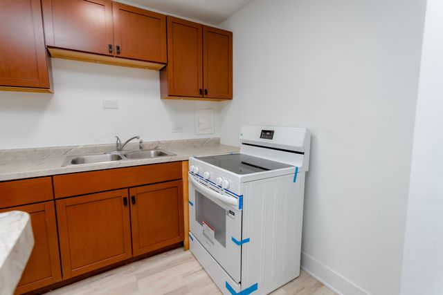 2406 Algonquin Road 4, Rolling Meadows, IL 60008