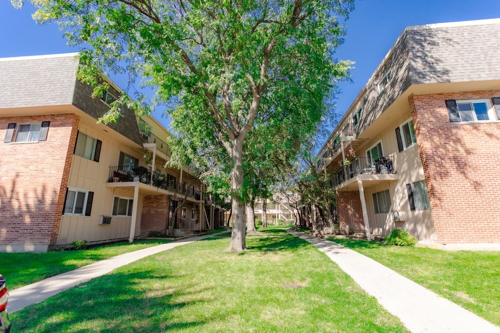 2406 Algonquin Road 4, Rolling Meadows, IL 60008