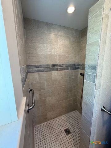 619 E Donegan Street, Seguin, TX 78155