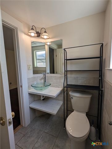 619 E Donegan Street, Seguin, TX 78155