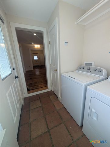 619 E Donegan Street, Seguin, TX 78155