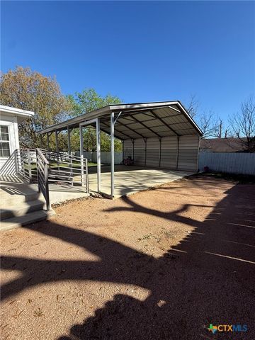 619 E Donegan Street, Seguin, TX 78155