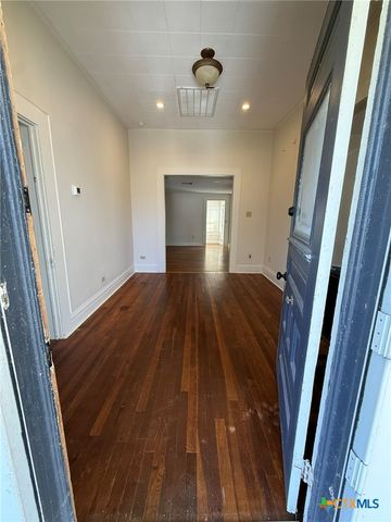 619 E Donegan Street, Seguin, TX 78155