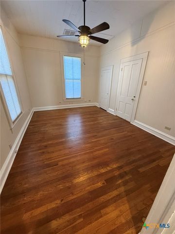 619 E Donegan Street, Seguin, TX 78155