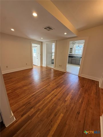 619 E Donegan Street, Seguin, TX 78155