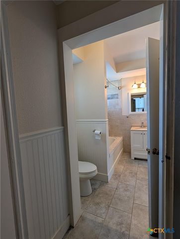 619 E Donegan Street, Seguin, TX 78155