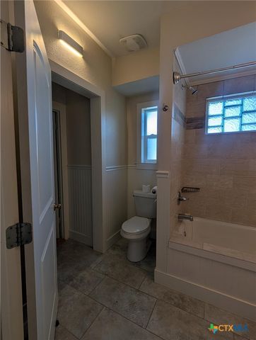 619 E Donegan Street, Seguin, TX 78155