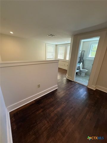 619 E Donegan Street, Seguin, TX 78155