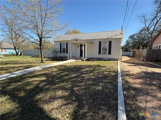 619 E Donegan Street, Seguin, TX 78155