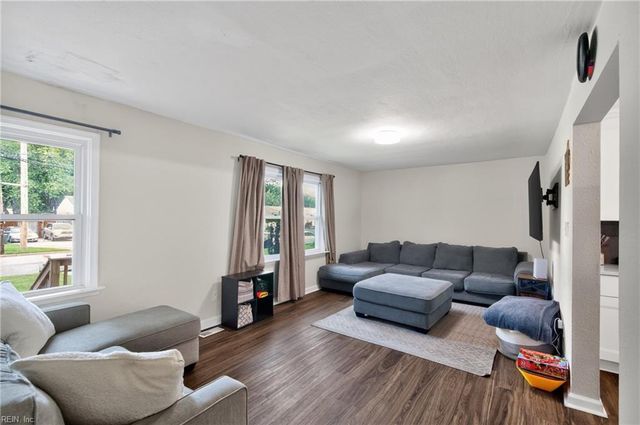 37 Londonshire TER, Hampton, VA 23666