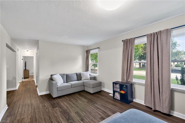 37 Londonshire TER, Hampton, VA 23666