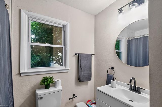37 Londonshire TER, Hampton, VA 23666