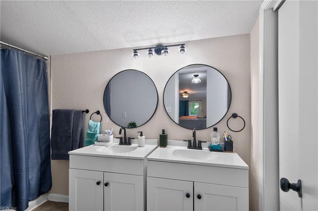 37 Londonshire TER, Hampton, VA 23666