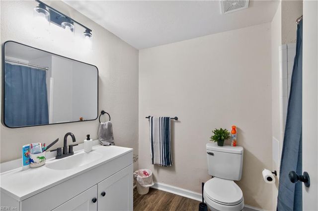 37 Londonshire TER, Hampton, VA 23666