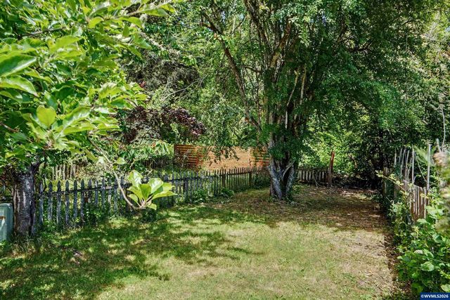 1674 SW Country Club Pl, Corvallis, OR 97330