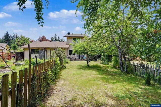 1674 SW Country Club Pl, Corvallis, OR 97330