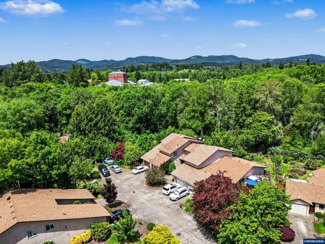 1674 SW Country Club Pl, Corvallis, OR 97330