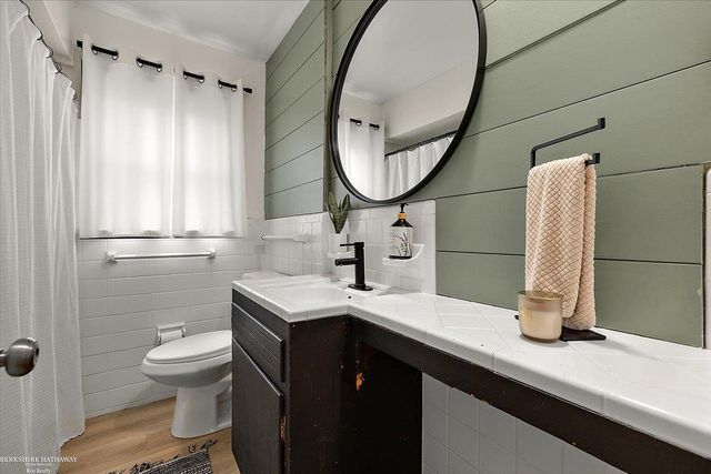 21400 Centennial Street, St Clair Shores, MI 48081