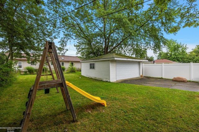 21400 Centennial Street, St Clair Shores, MI 48081