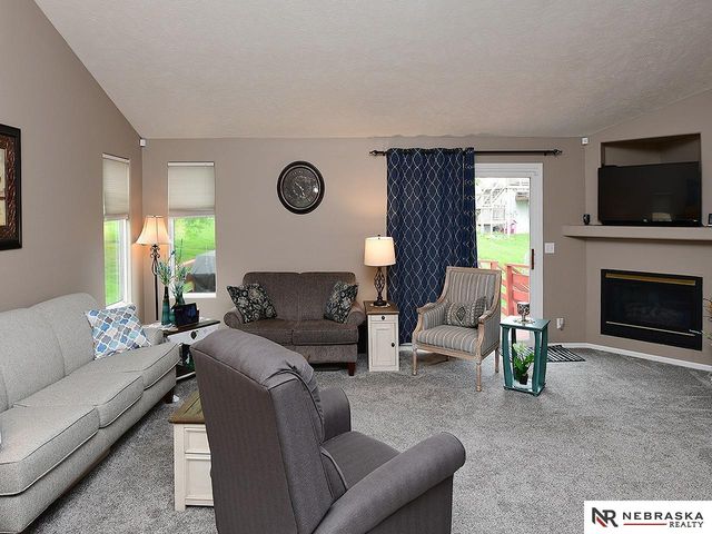 20218 Cleveland Circle, Omaha, NE 68022