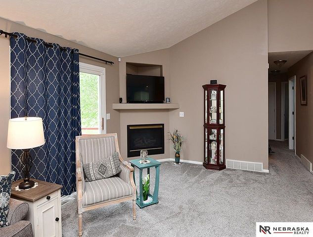 20218 Cleveland Circle, Omaha, NE 68022