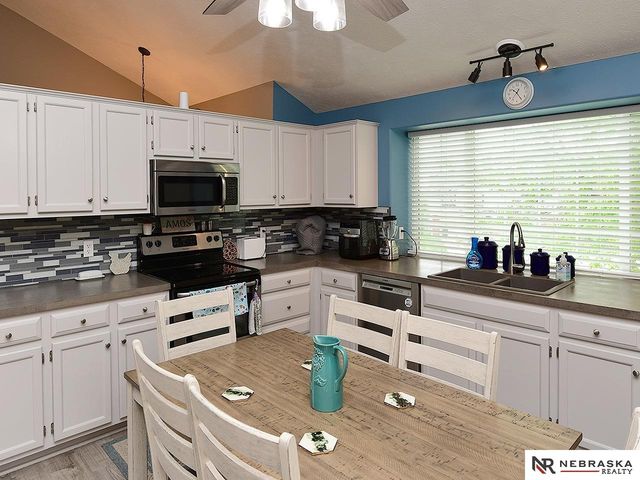 20218 Cleveland Circle, Omaha, NE 68022