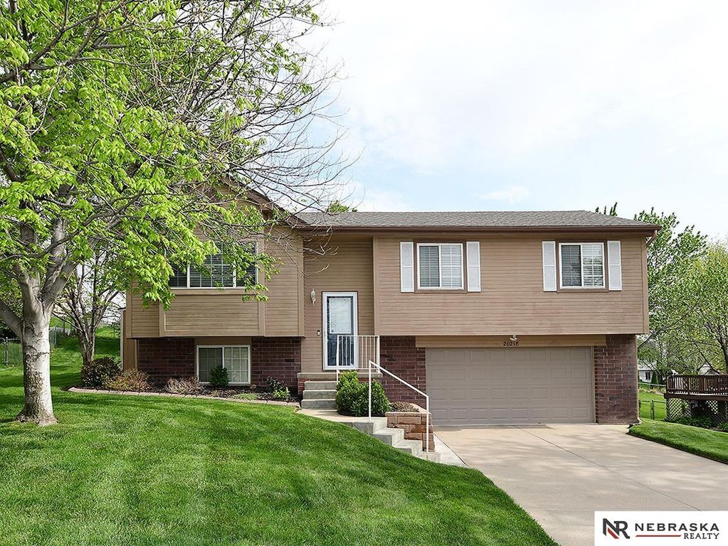 20218 Cleveland Circle, Omaha, NE 68022