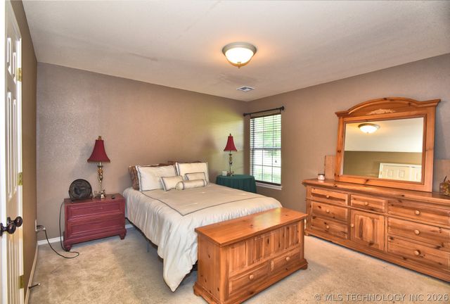 1635 N Greenwood Place, Tulsa, OK 74106