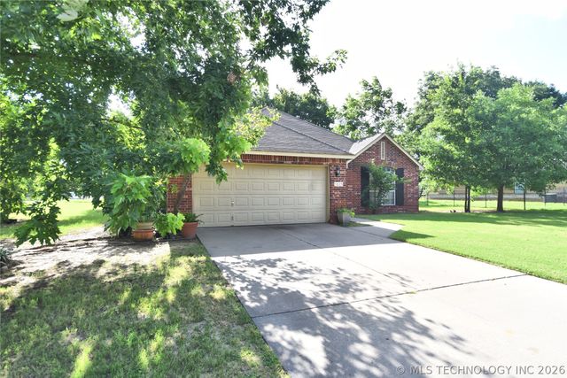 1635 N Greenwood Place, Tulsa, OK 74106