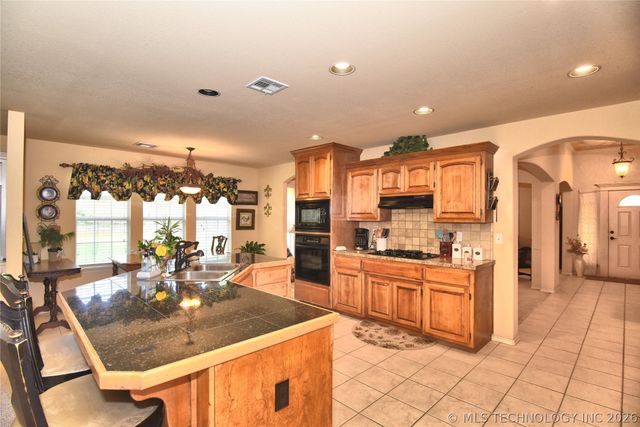 1635 N Greenwood Place, Tulsa, OK 74106
