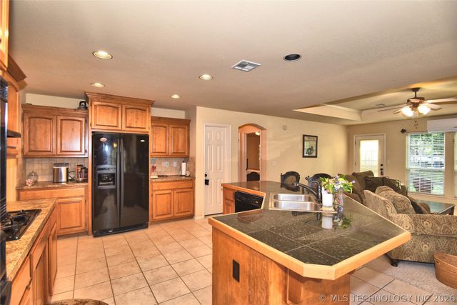 1635 N Greenwood Place, Tulsa, OK 74106