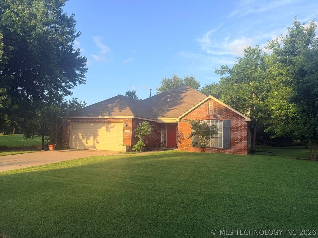 1635 N Greenwood Place, Tulsa, OK 74106