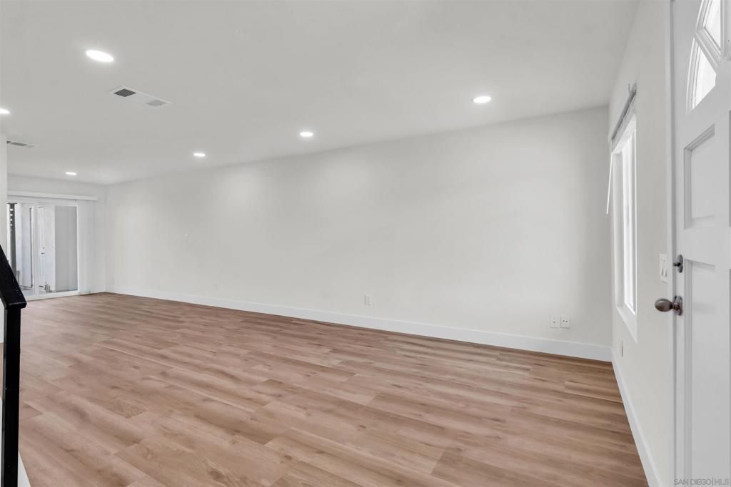 Image 7 of property listing at 514 Debra Pl, San Marcos, CA 92078