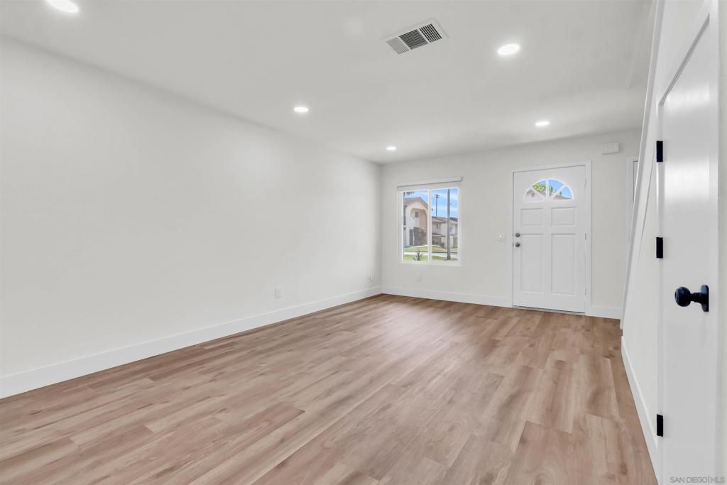 Image 8 of property listing at 514 Debra Pl, San Marcos, CA 92078