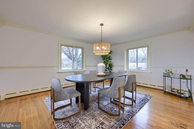 260 BLOSSOM HILL DR, Lancaster, PA 17601