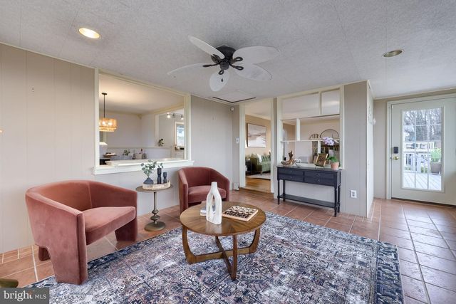 260 BLOSSOM HILL DR, Lancaster, PA 17601