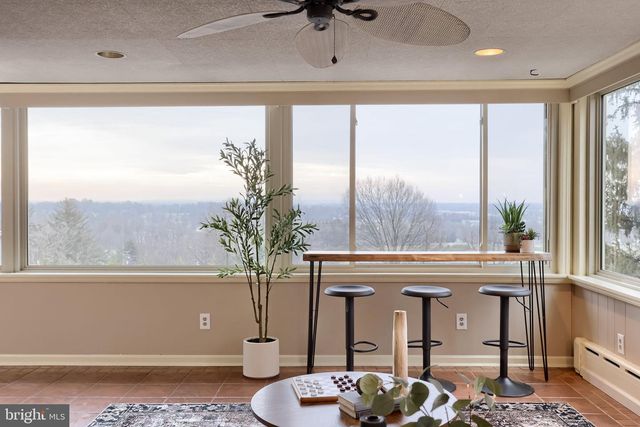 260 BLOSSOM HILL DR, Lancaster, PA 17601