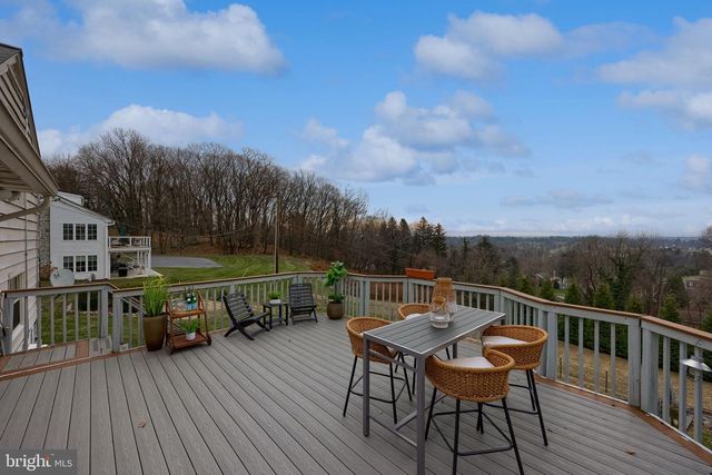 260 BLOSSOM HILL DR, Lancaster, PA 17601