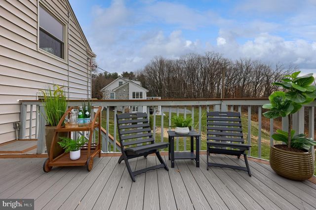 260 BLOSSOM HILL DR, Lancaster, PA 17601