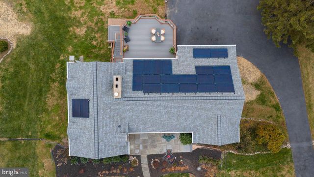 260 BLOSSOM HILL DR, Lancaster, PA 17601