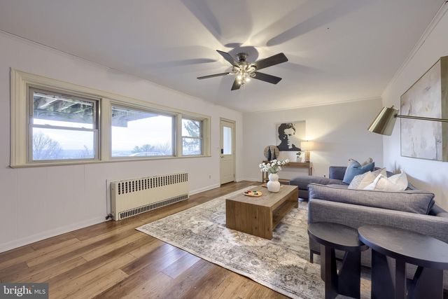 260 BLOSSOM HILL DR, Lancaster, PA 17601