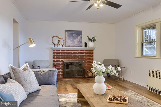 260 BLOSSOM HILL DR, Lancaster, PA 17601