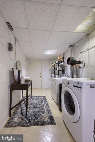 260 BLOSSOM HILL DR, Lancaster, PA 17601