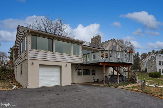 260 BLOSSOM HILL DR, Lancaster, PA 17601