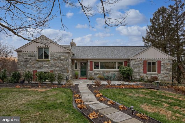 260 BLOSSOM HILL DR, Lancaster, PA 17601