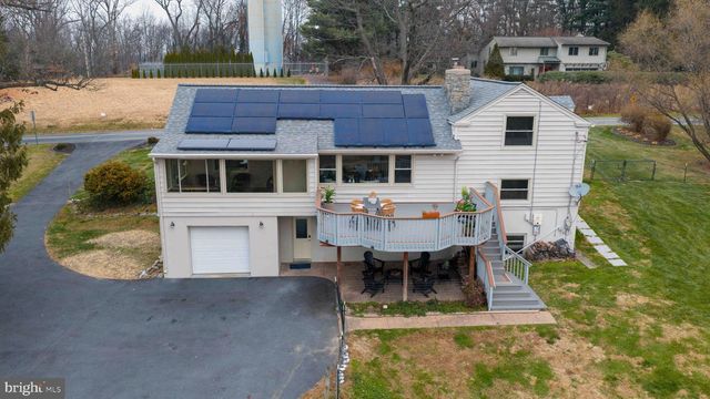 260 BLOSSOM HILL DR, Lancaster, PA 17601