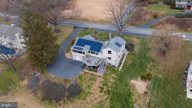 260 BLOSSOM HILL DR, Lancaster, PA 17601